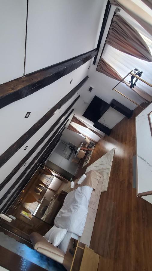 Flux Studios Apart 2 Oradea Eksteriør billede